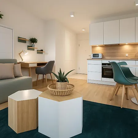 Fully Serviced Apartamento